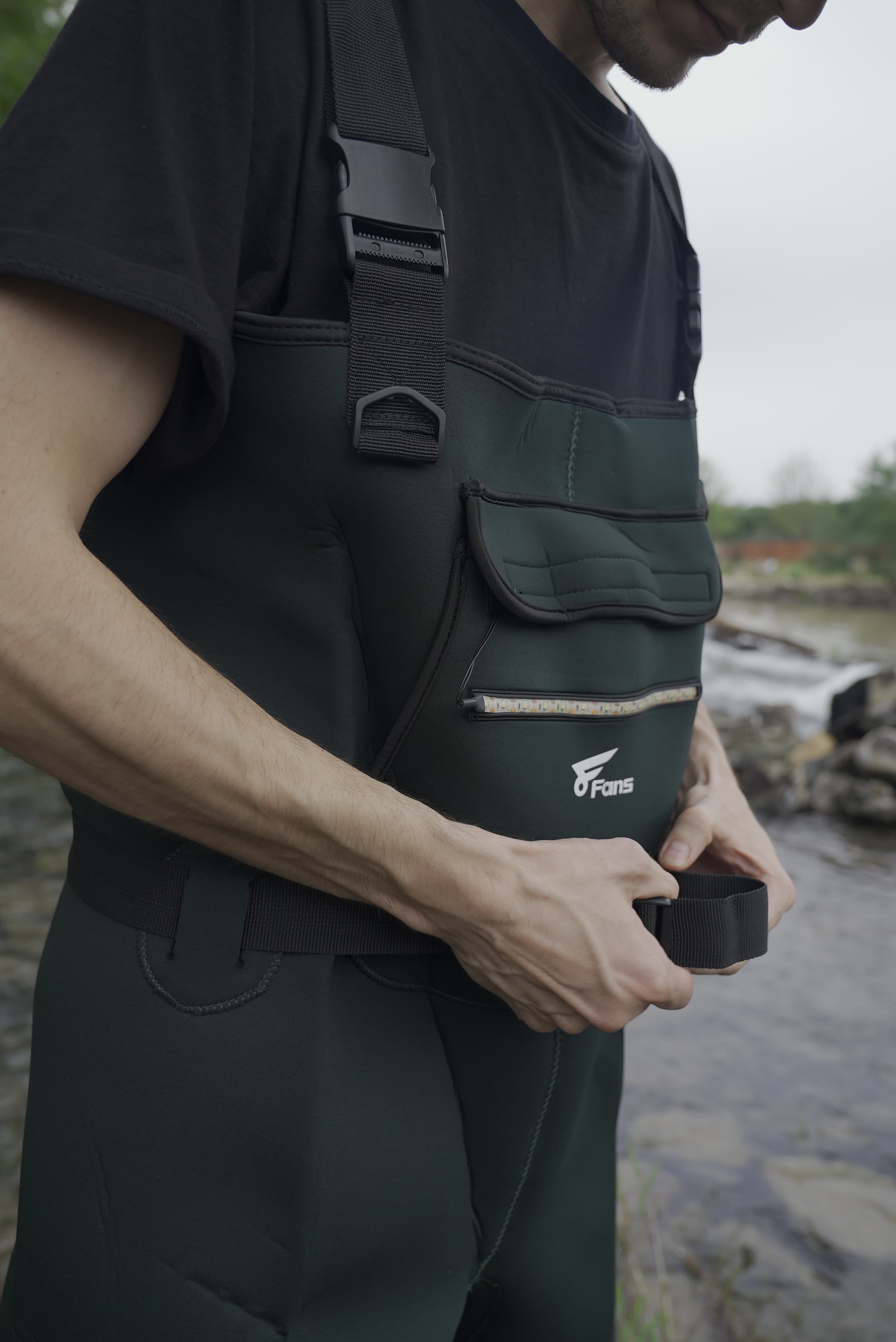 Забродники  8Fans с встроенными сапогами и системой светодиодной подсветки 2