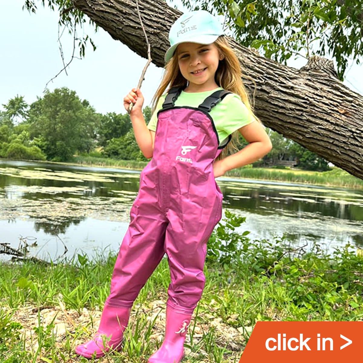 Девочка в детских забродниках 8Fans